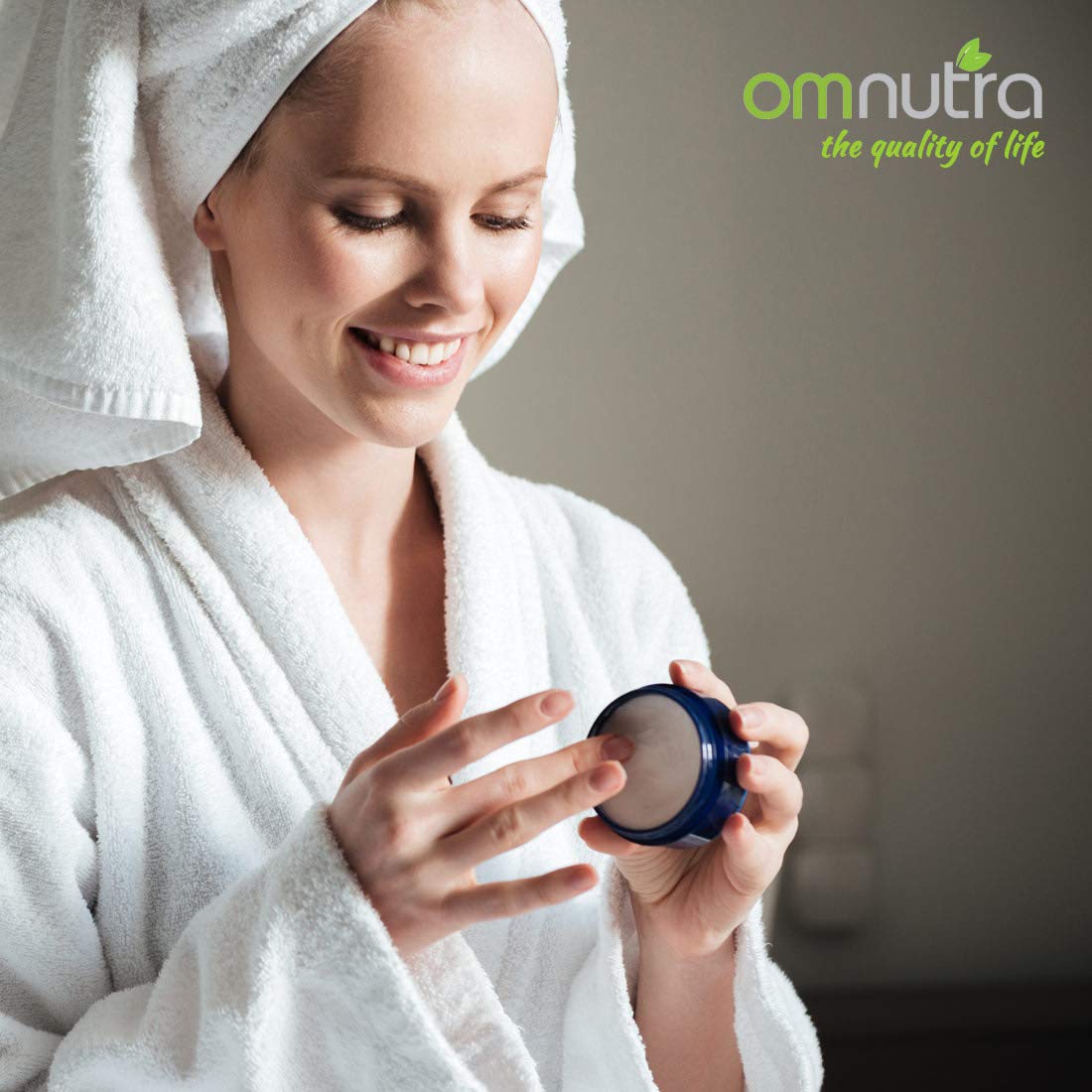 Packaging of OmNutra OncoEase jar with vegan and gluten-free labeling