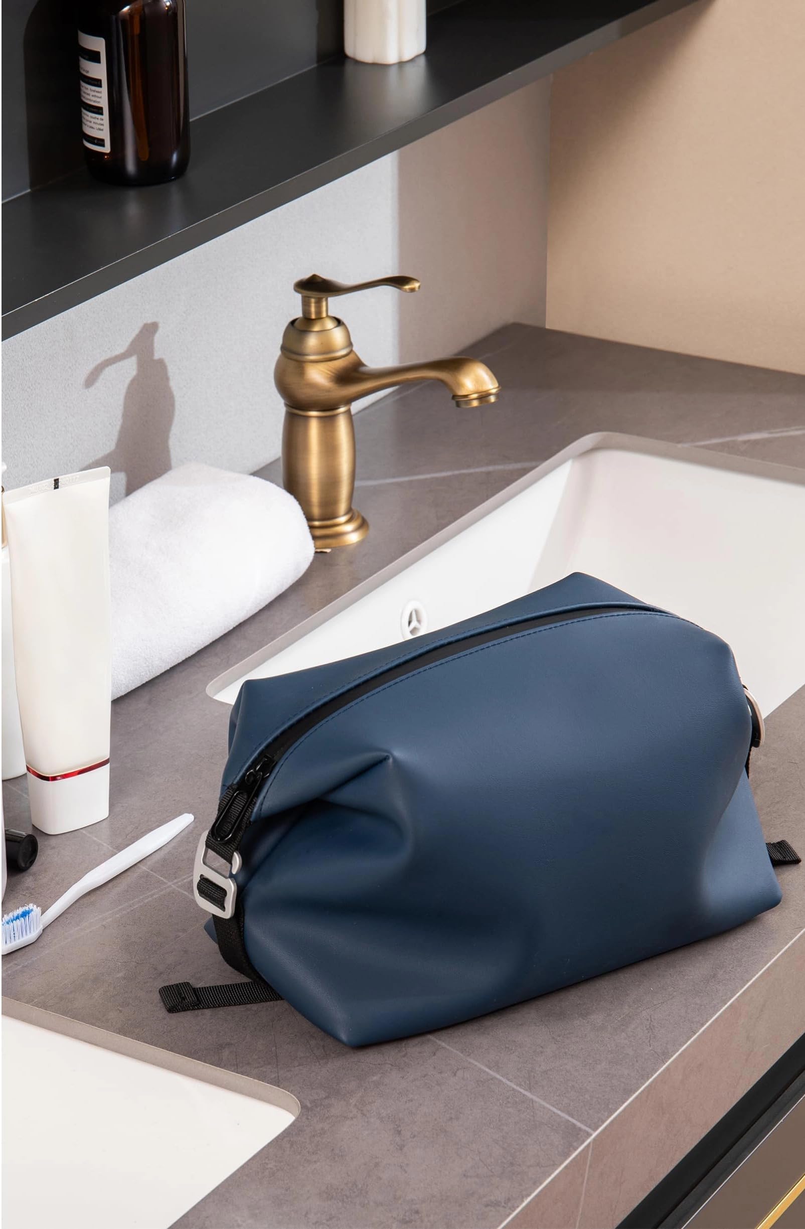 Onbagway navy silicone bag hanging buckle for convenient storage in hotels