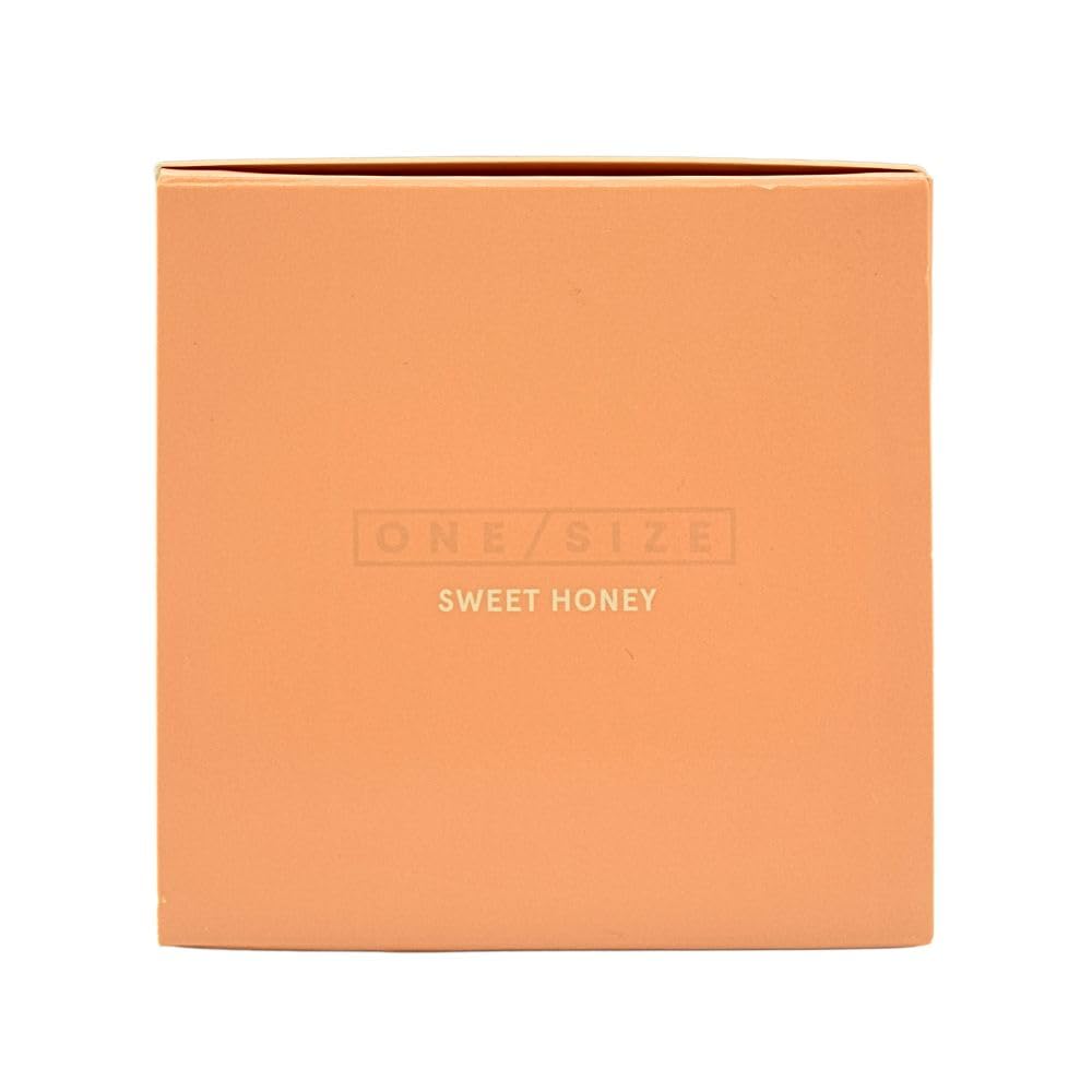 Blurred skin with One/Size Ultimate Setting Powder Sweet Honey for a refined look