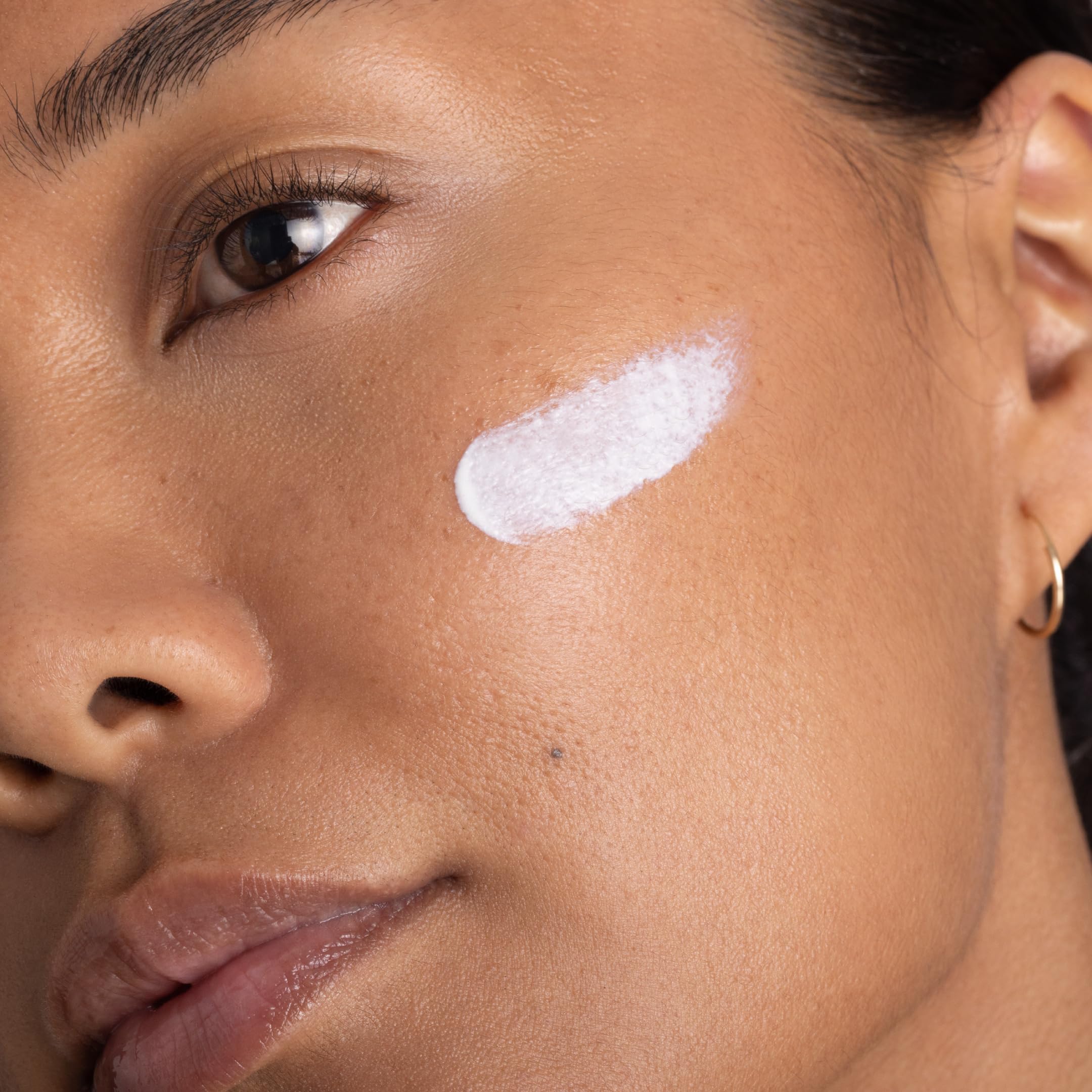 OneSkin OS-01 mineral filters protecting skin from UV exposure.