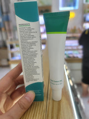 Onkessy salicylic acid gel on skin for pore cleansing and blemish reduction