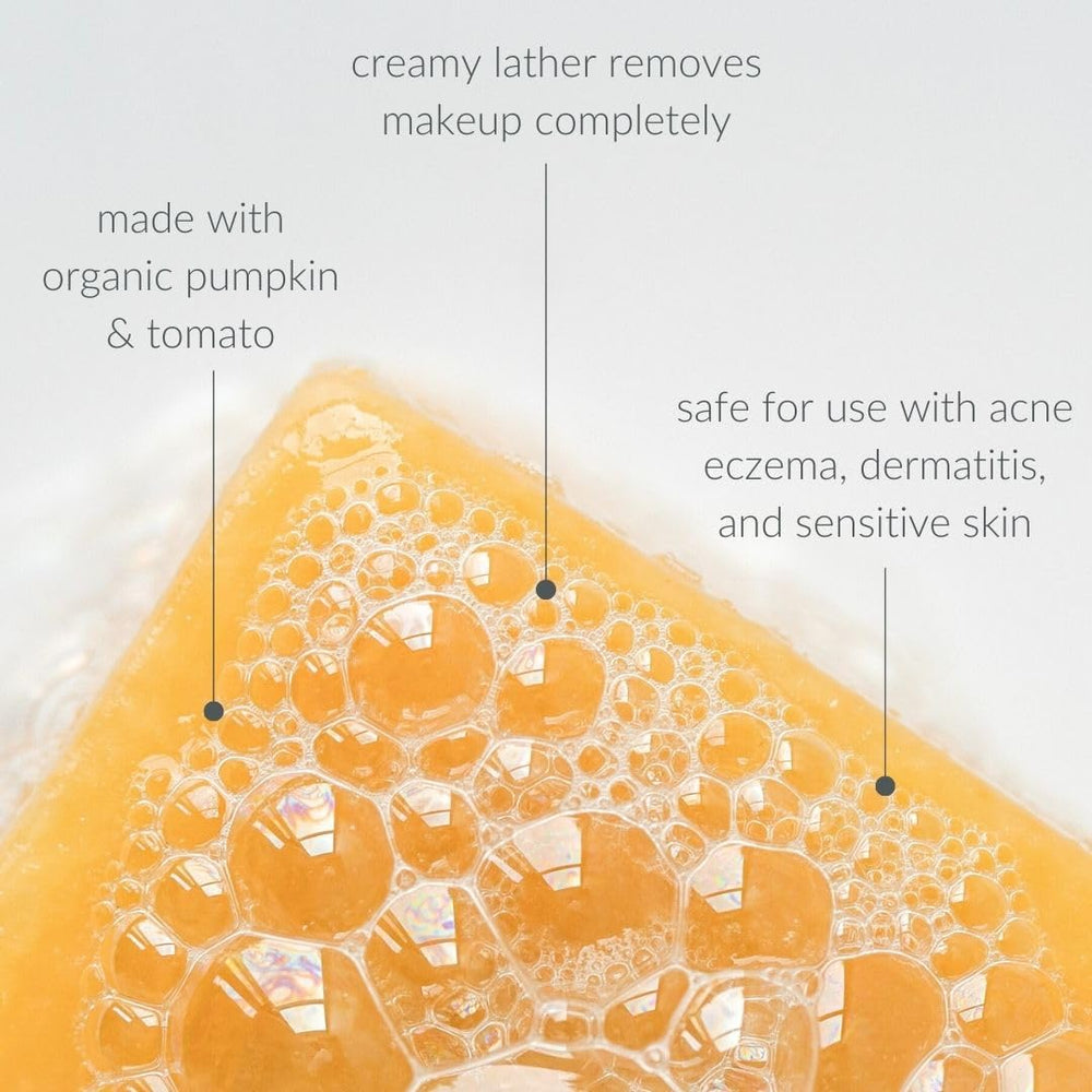 Osmia carrot seed and carrot root oils with herbal scent