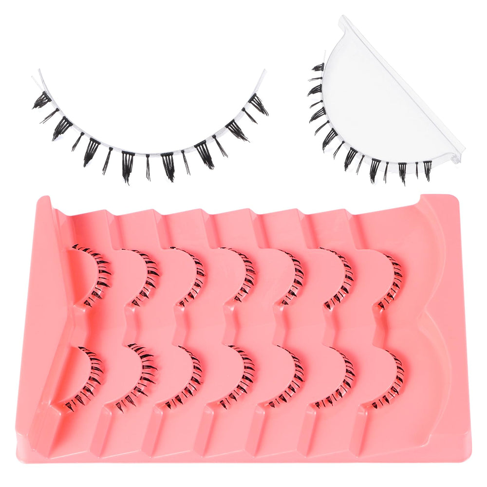 Outopen lower lashes show an invisible strip for seamless wear.