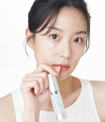 OxygenCeuticals 360 Eye Perfection Duo cream jar highlights the hydrating formula to reduce puffiness.