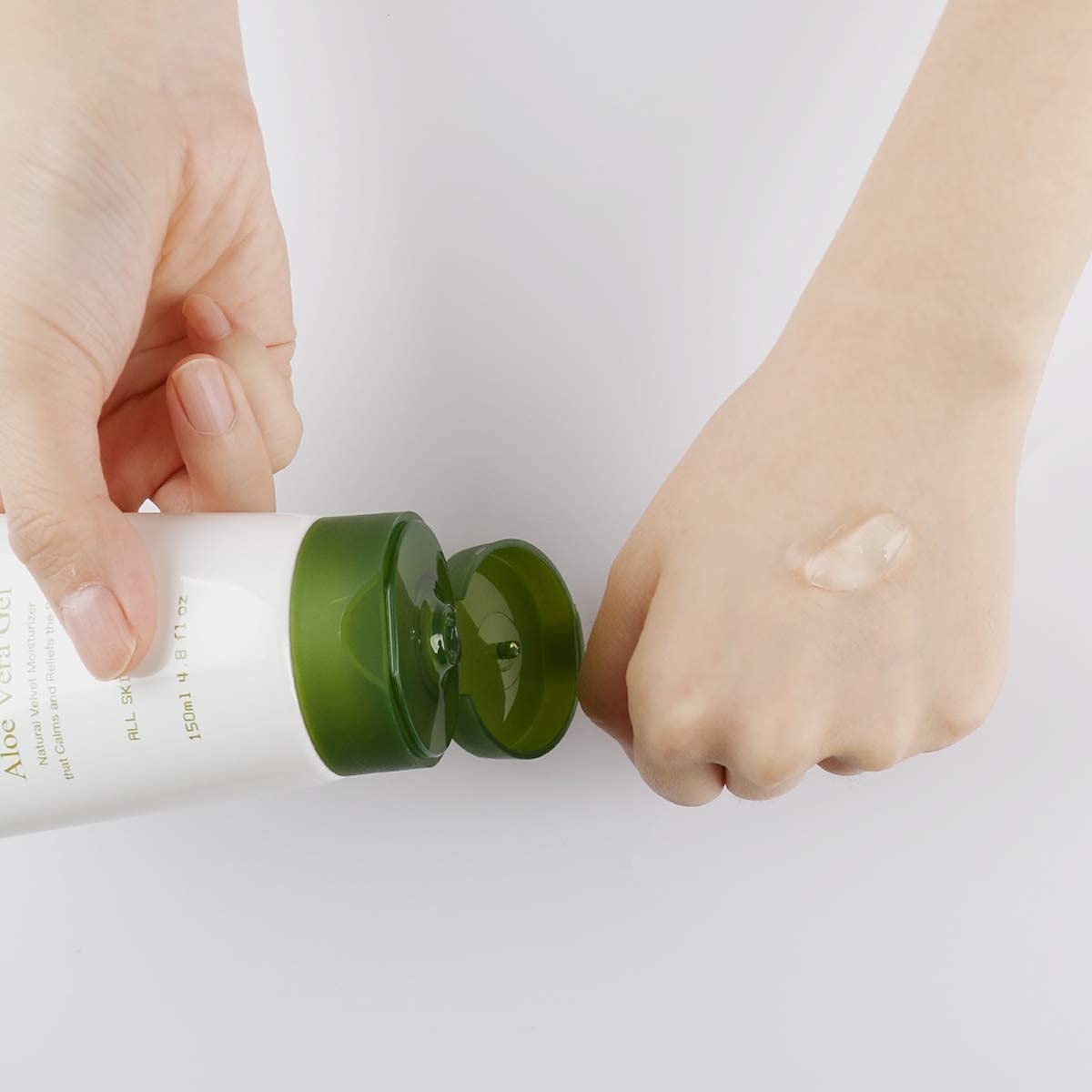 OxygenCeuticals soothing aloe after-sun use offers cooling comfort