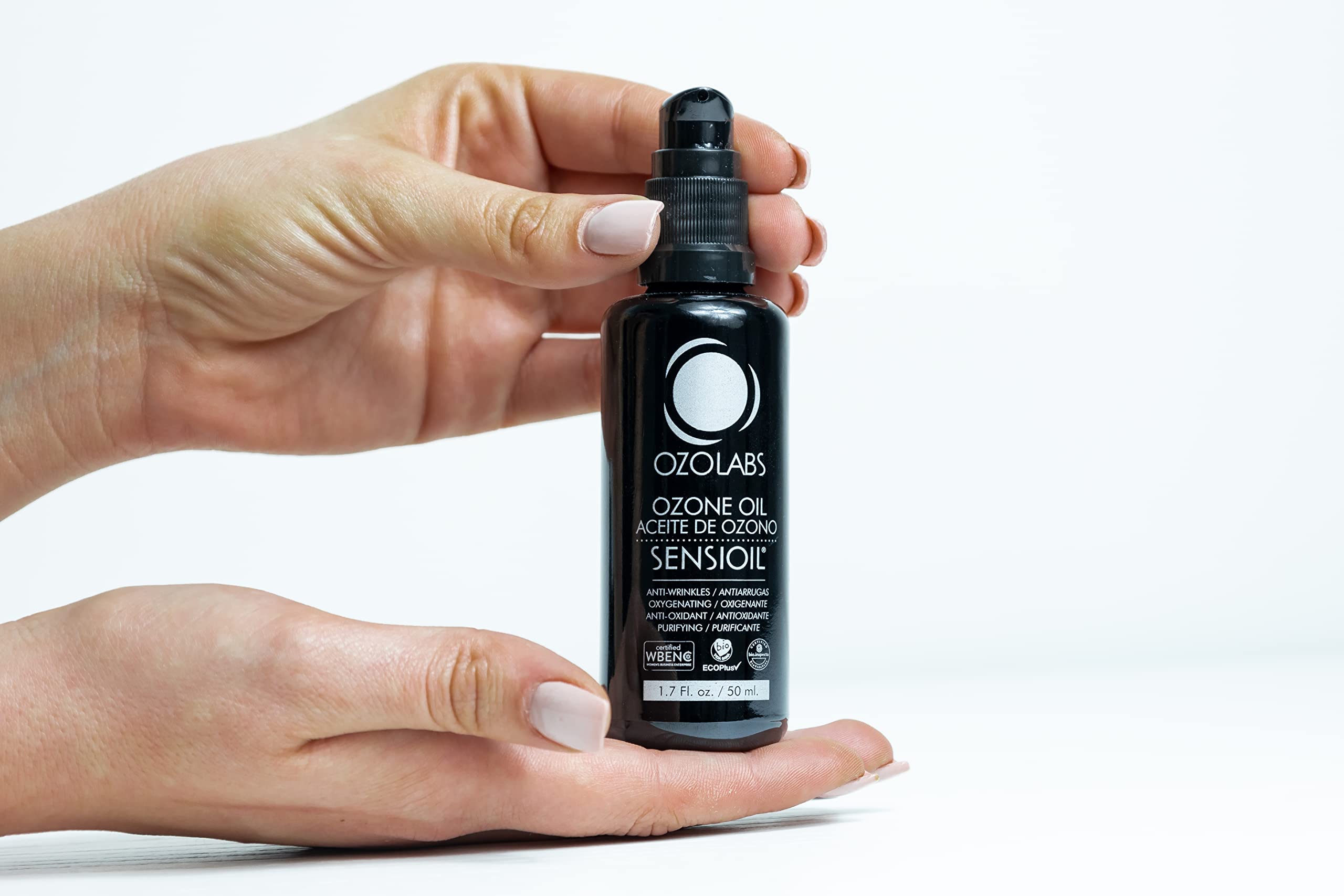 OZOLABS SENSIOIL texture swirl illustrates light, non-greasy absorption.