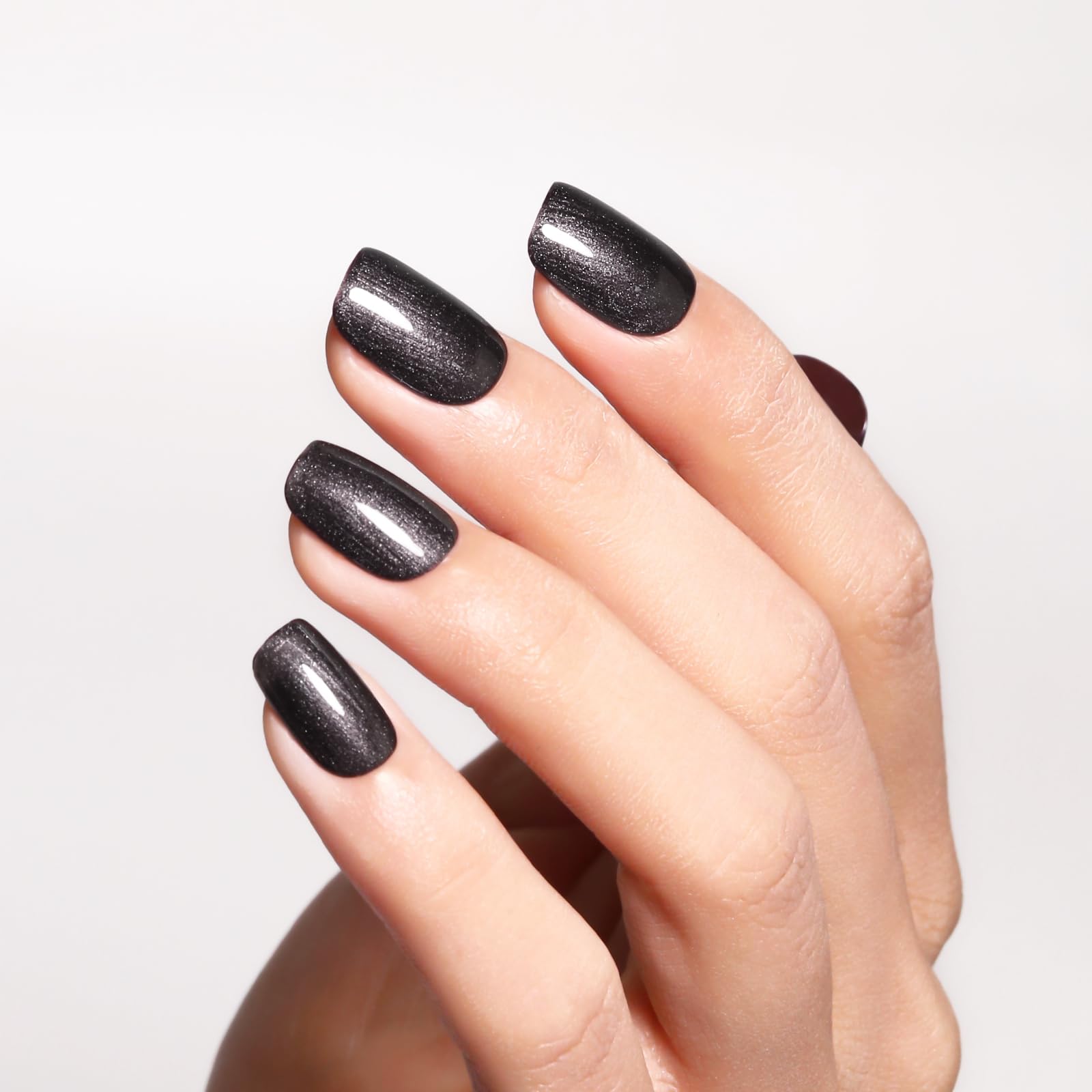 Ozzeal black glitter gel swatch on nails shows bold finish and lasting shine.