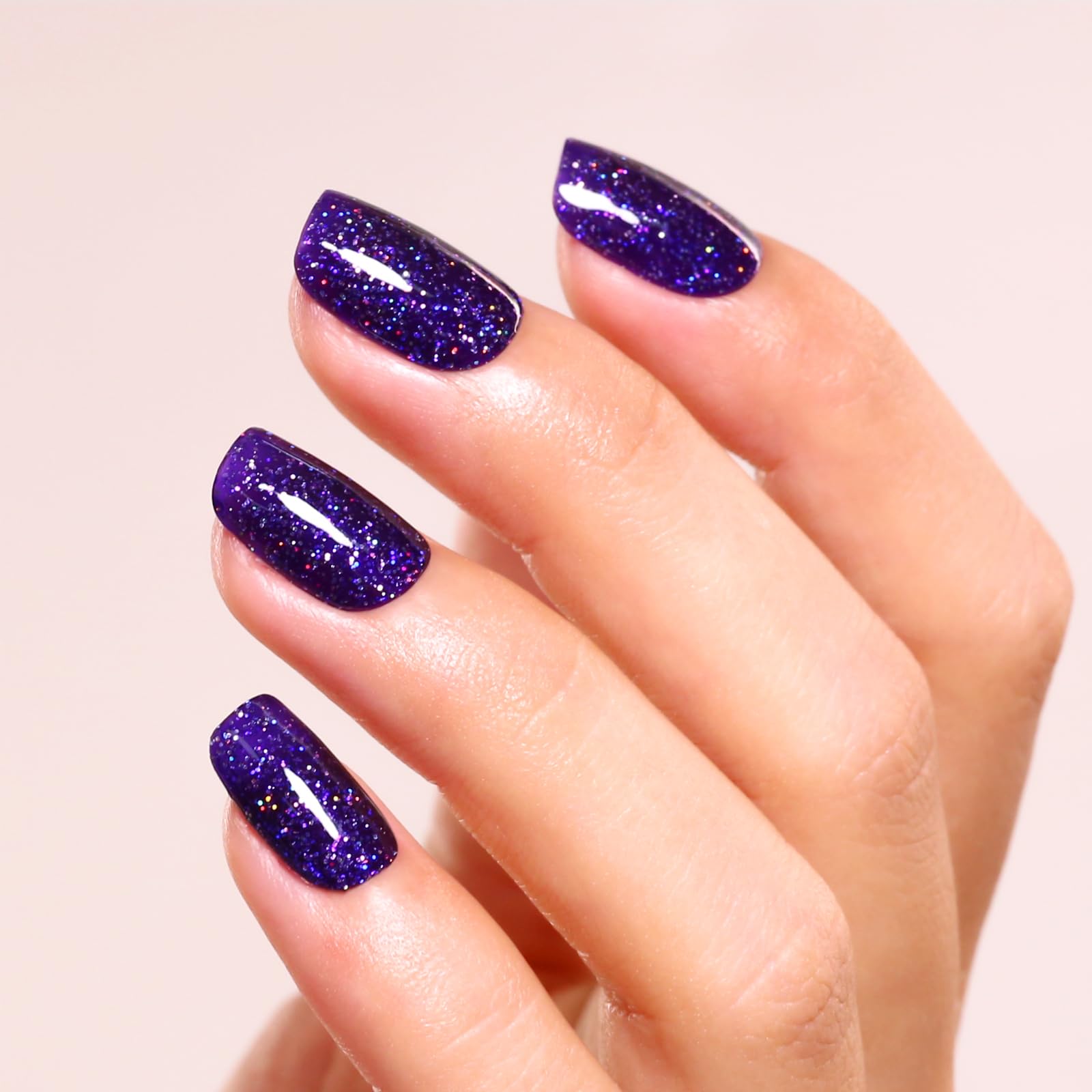 Ozzeal iridescent glitter nails design for everyday elegance