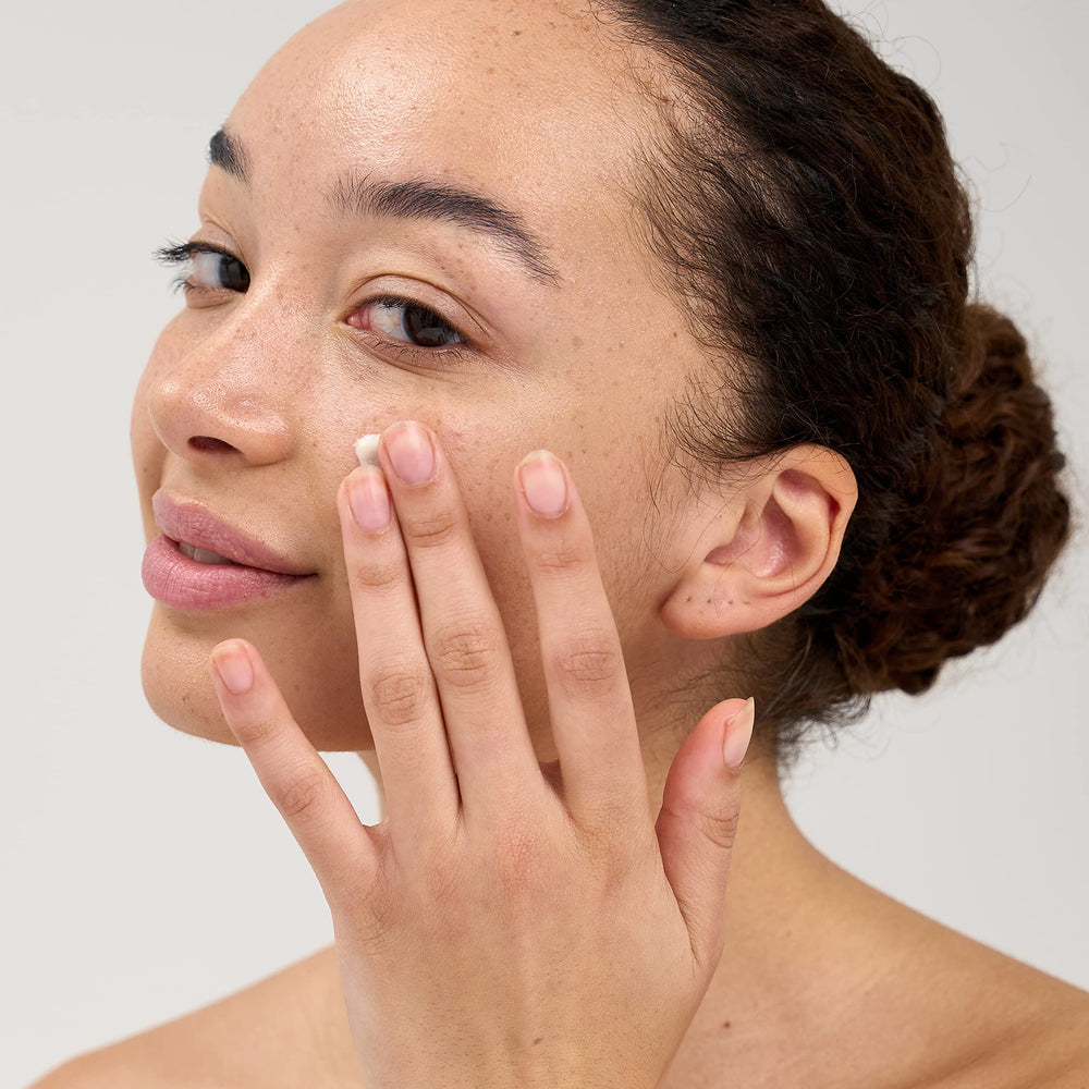 Direct application on dry skin for targeted moisture delivery