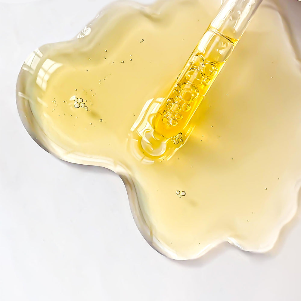 PAI SKINCARE Light Fantastic oil drop application shows feather-light texture for daily use.
