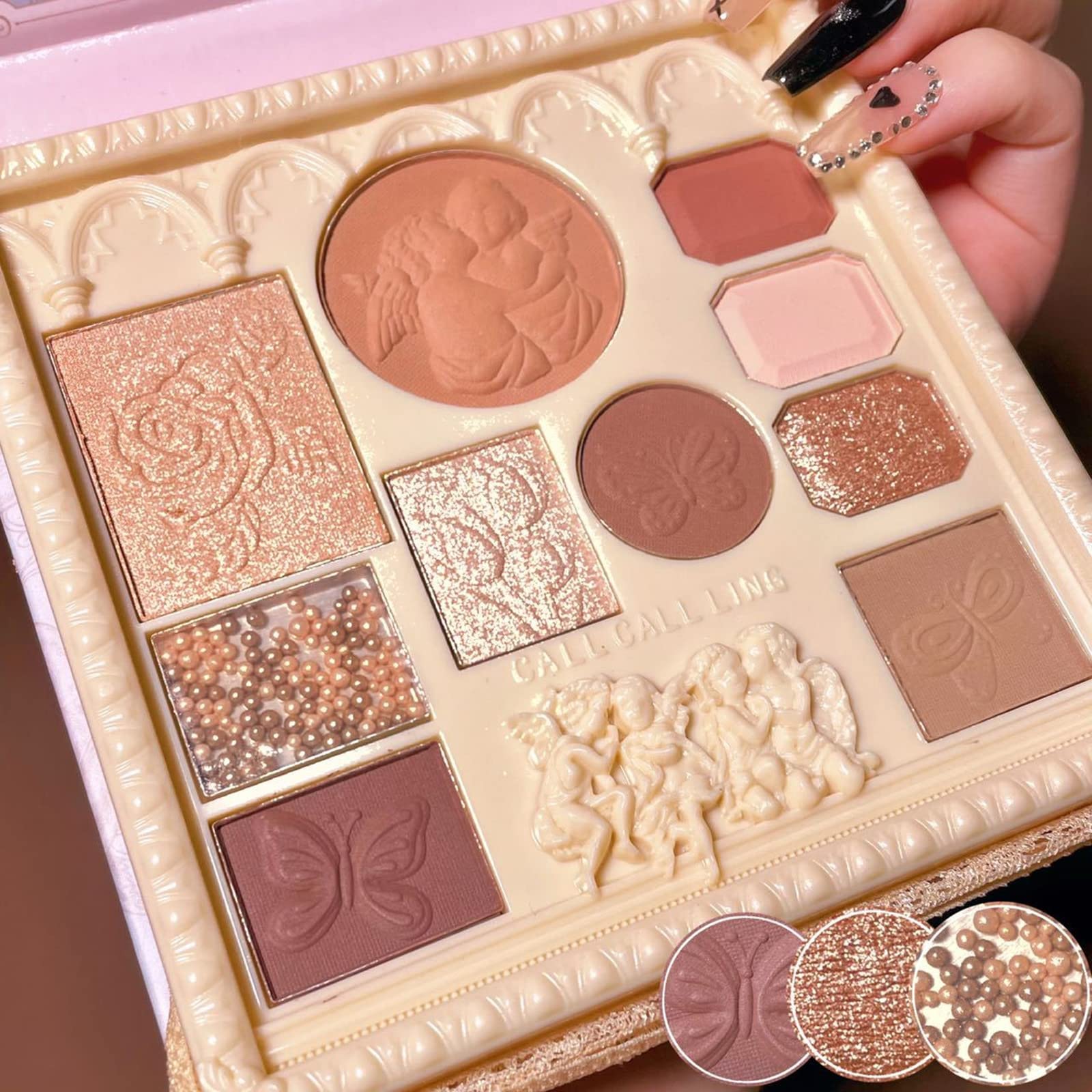 Palette Ombres Embossée Ange, texture soyeuse et tenue longue durée.