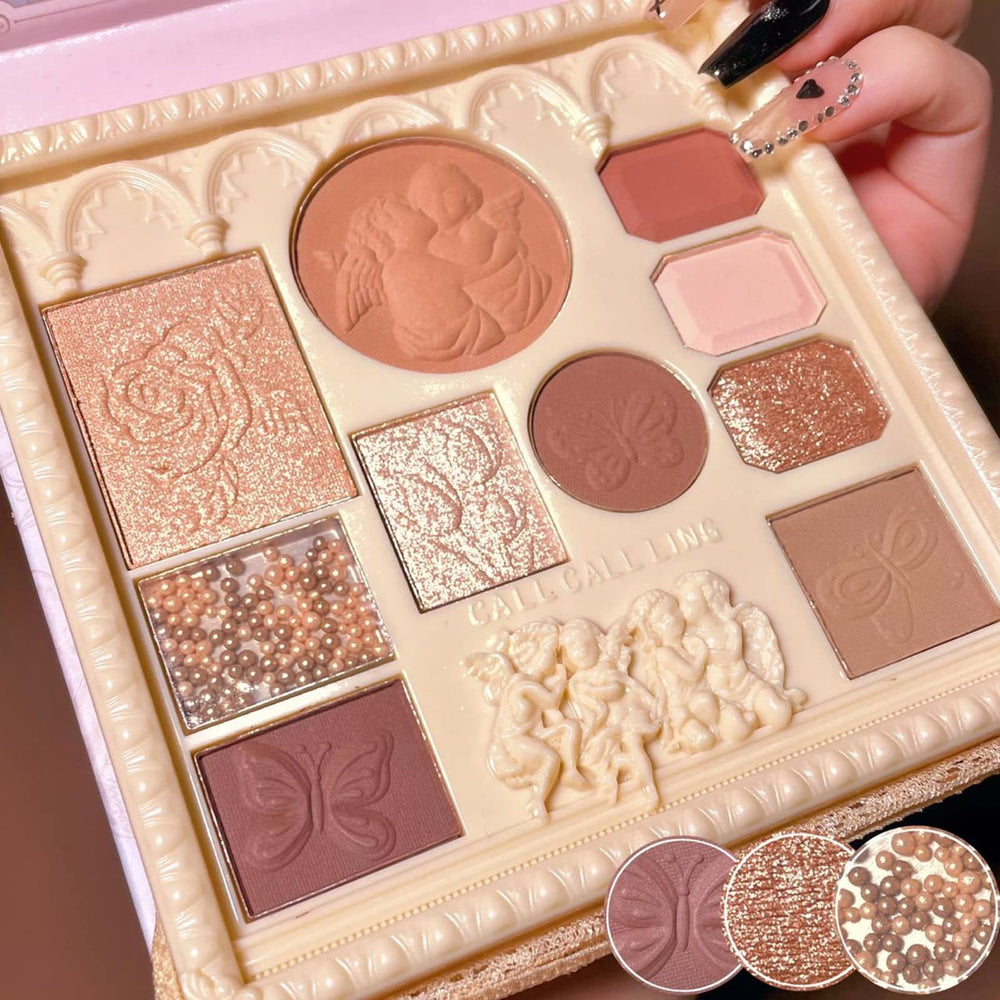 Palette Ombres Embossée Ange, texture soyeuse et tenue longue durée.