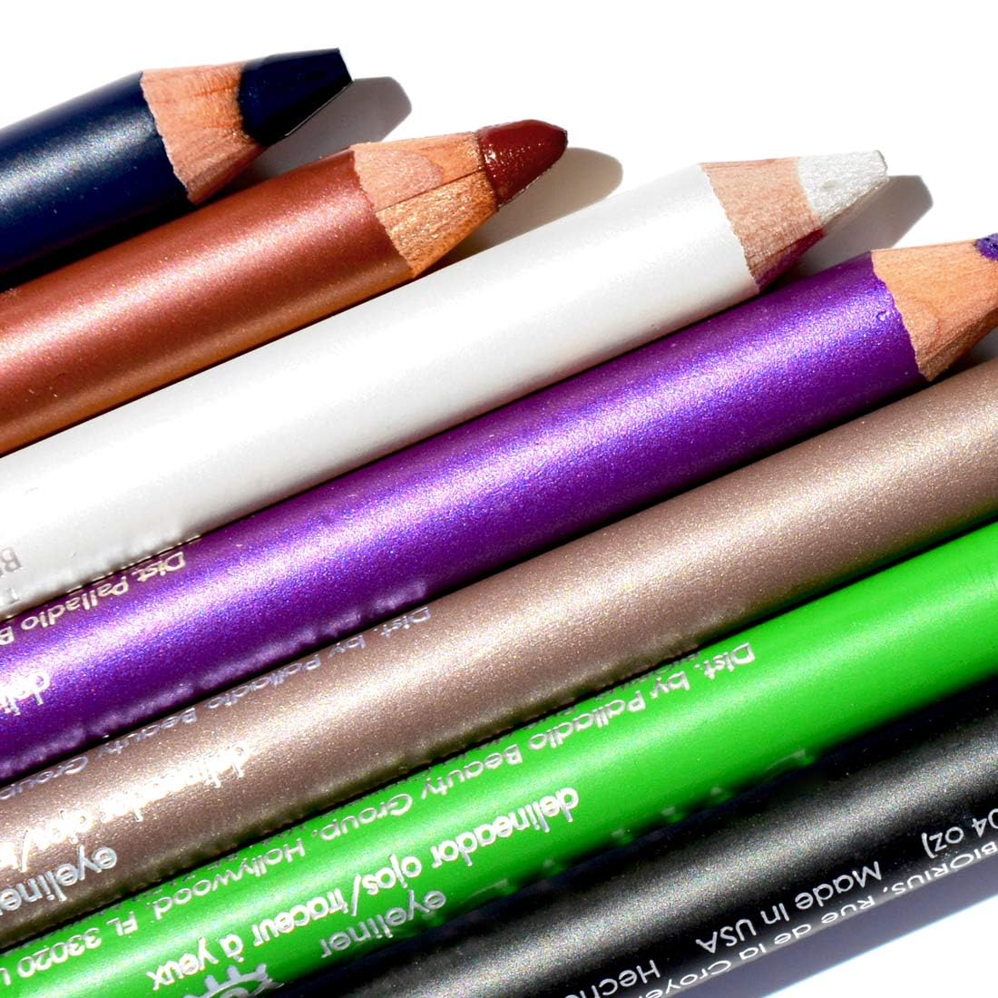 Palladio wooden eyeliner pencil supports contouring with smooth, controlled lines.