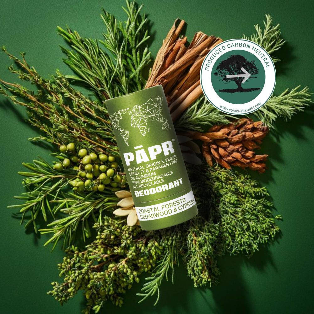 PĀPR aluminum-free application shows smooth glide and all-day freshness.