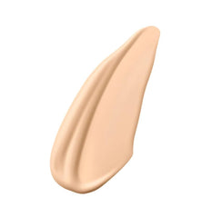 Pat McGrath Labs Sublime Perfection Foundation Light Medium 8 texture swatch shows seamless blend and soft glow.