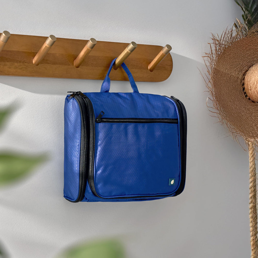 PAVILIA waterproof fabric and compartments protect items on trips.