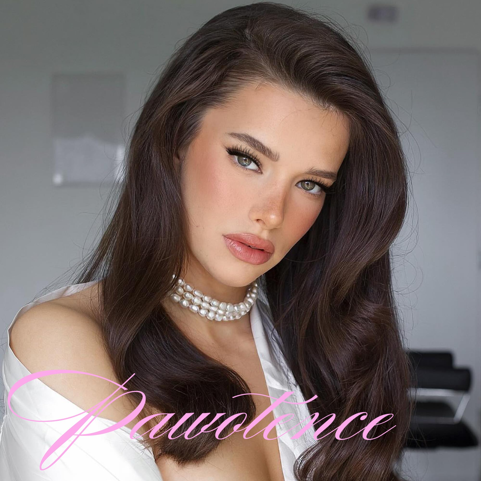 Pawotence updated cluster lashes with soft, durable fibers.