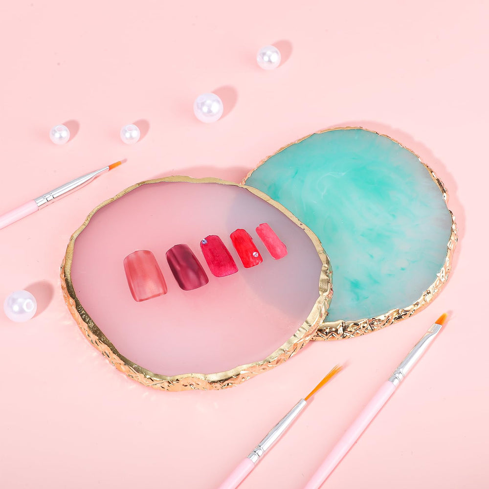 Generous mixing surface to blend polishes, gels, and pigments.