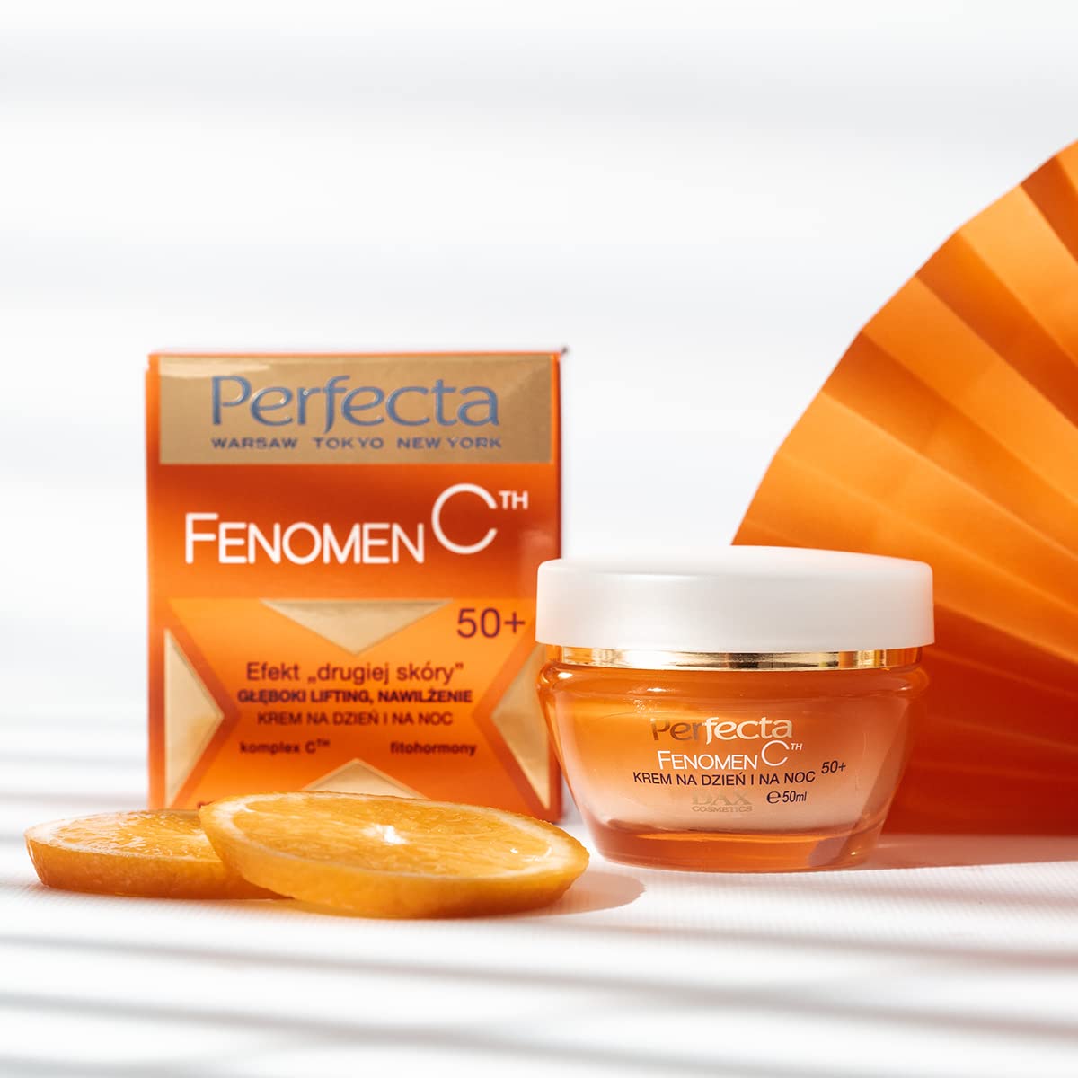 Perfecta Beauty Renew Fenomen C packaging close-up ready for gifting.