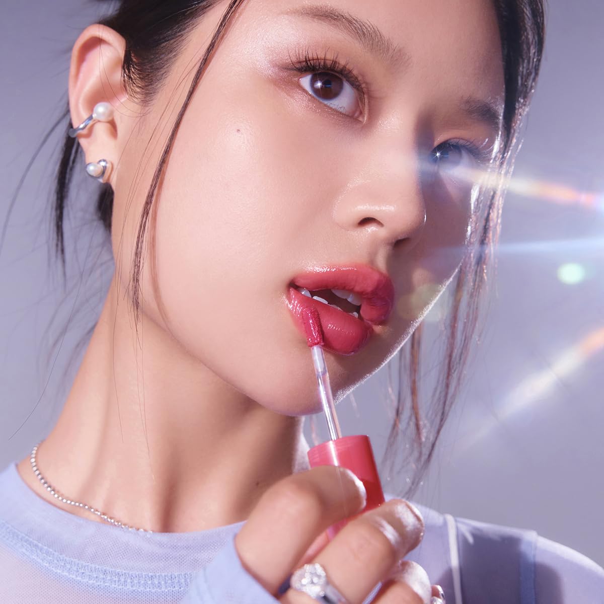 No white film on lips highlights clean, natural pout with Peripera Ink Mood Glowy Tint.