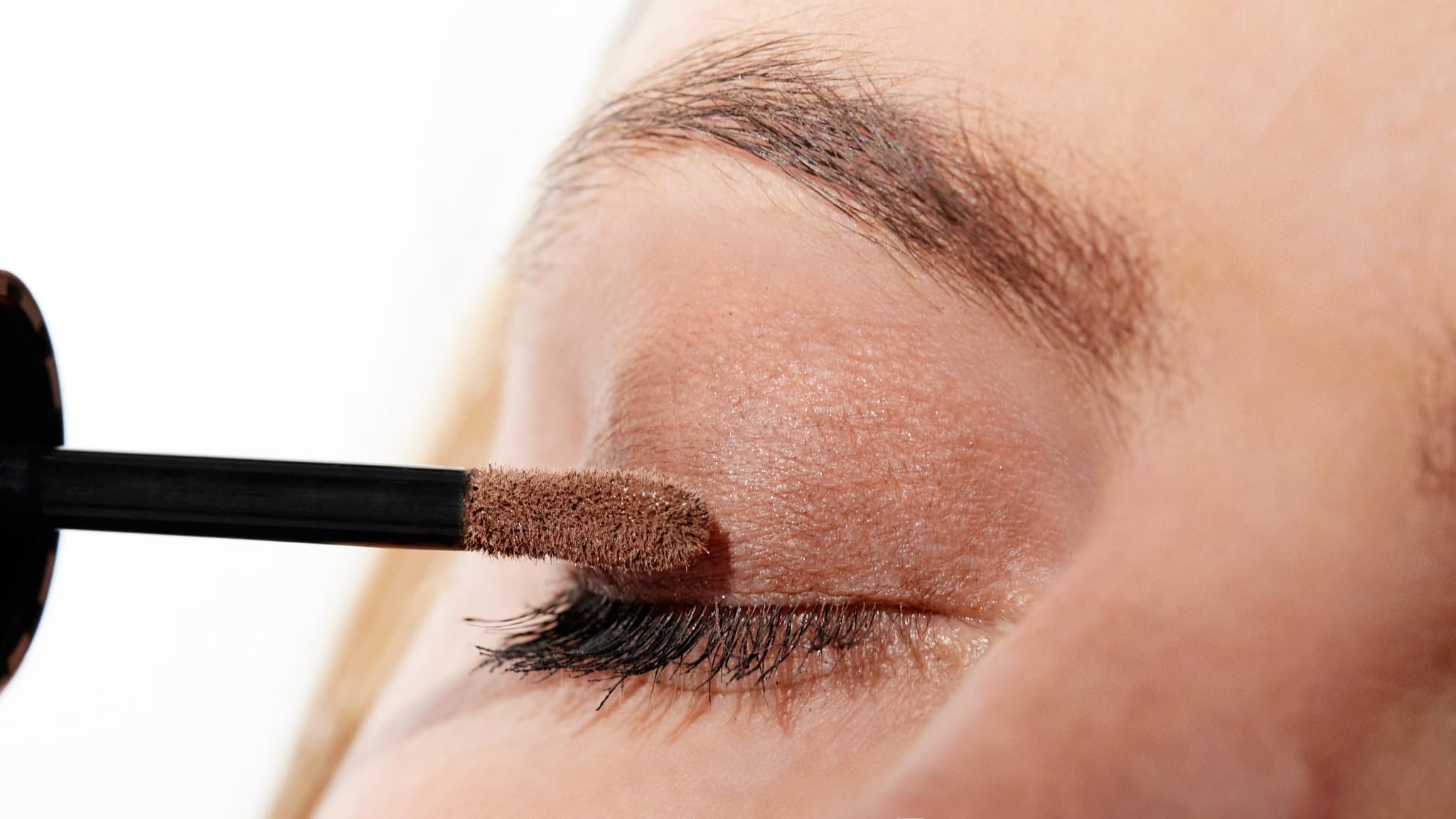 Perricone MD No Makeup Eyeshadow Shade 2 smooth finish on skin-friendly formula.