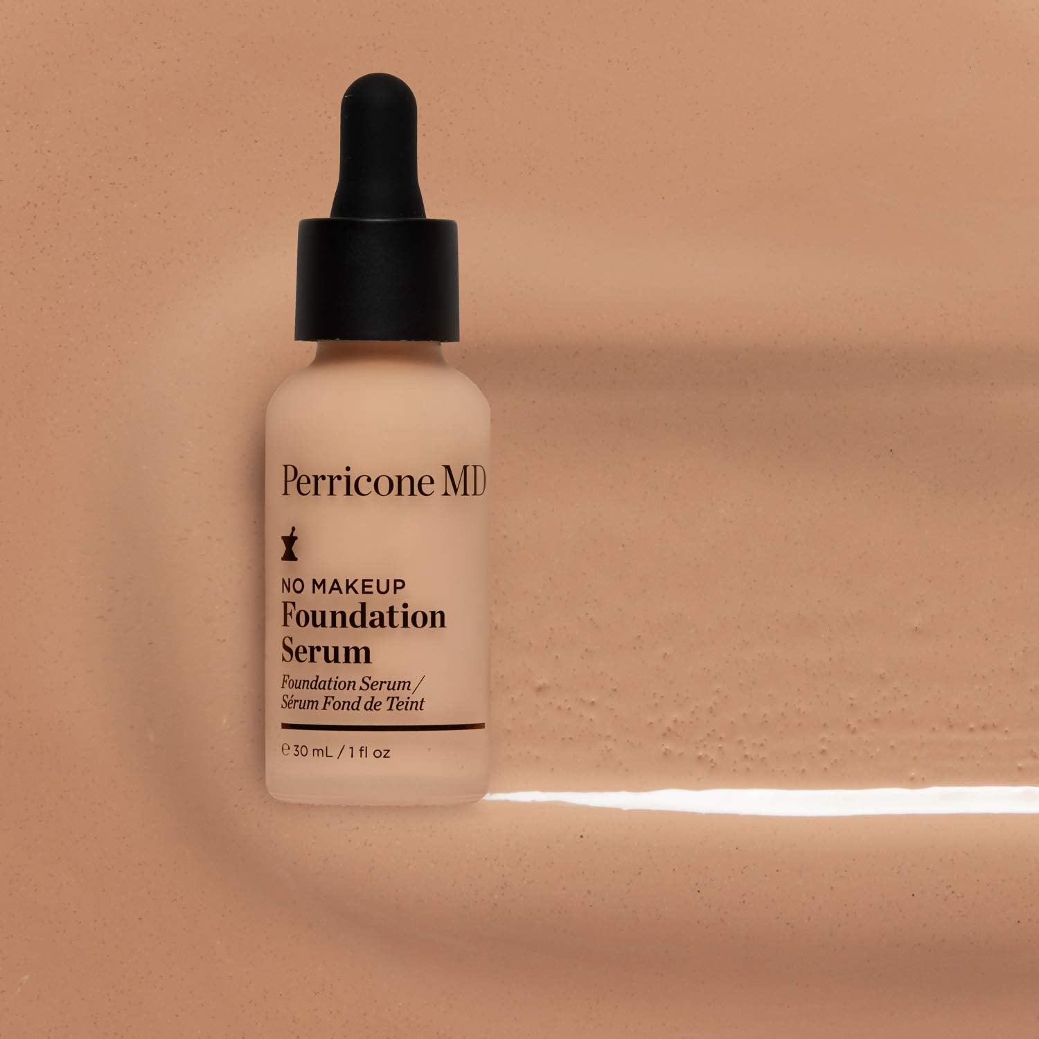 Perricone MD No Makeup Foundation Serum Ivory, swatch teinte ivoire pour tester l'uniformité.