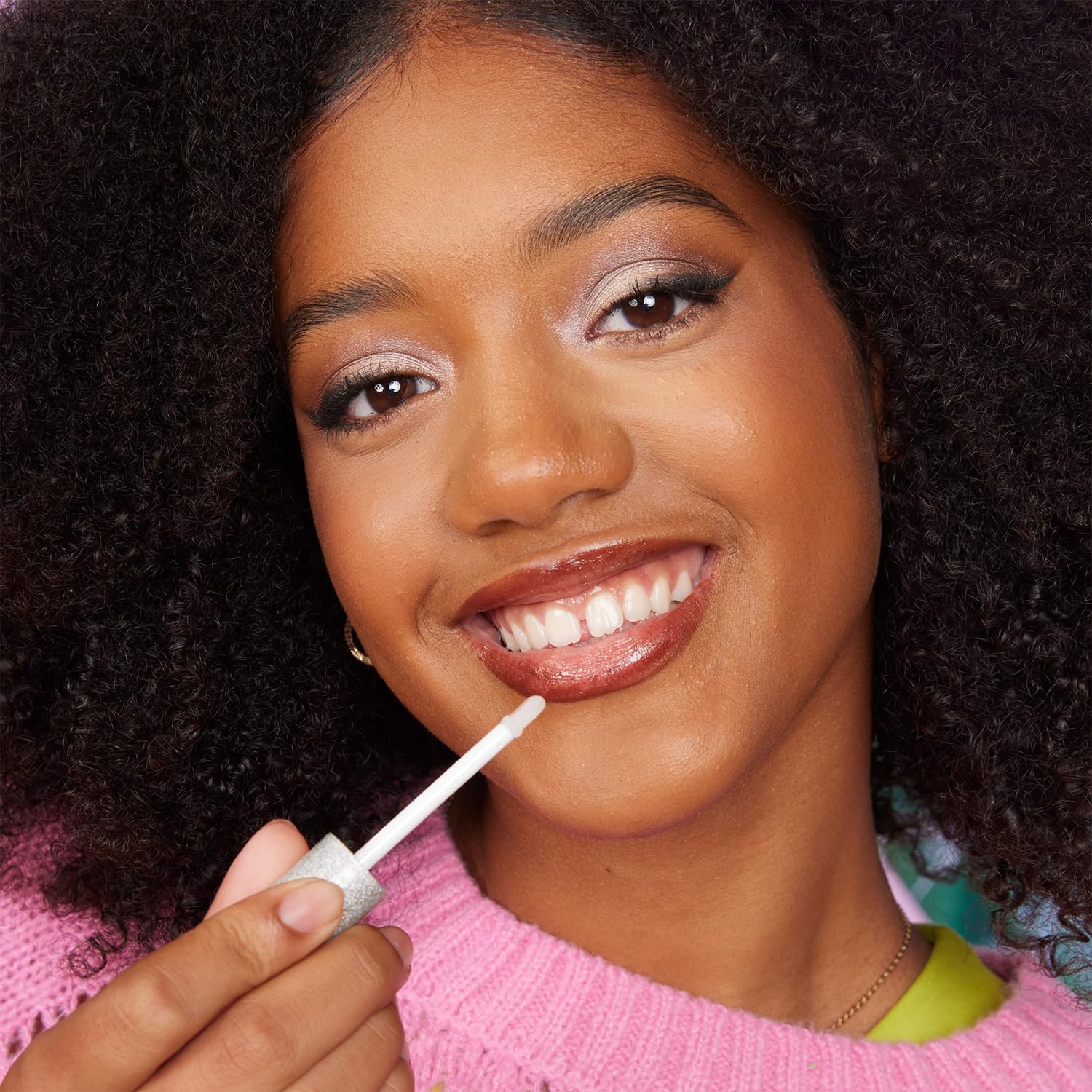 Petite 'N Pretty gloss uses light-reflecting pearls for a radiant finish.