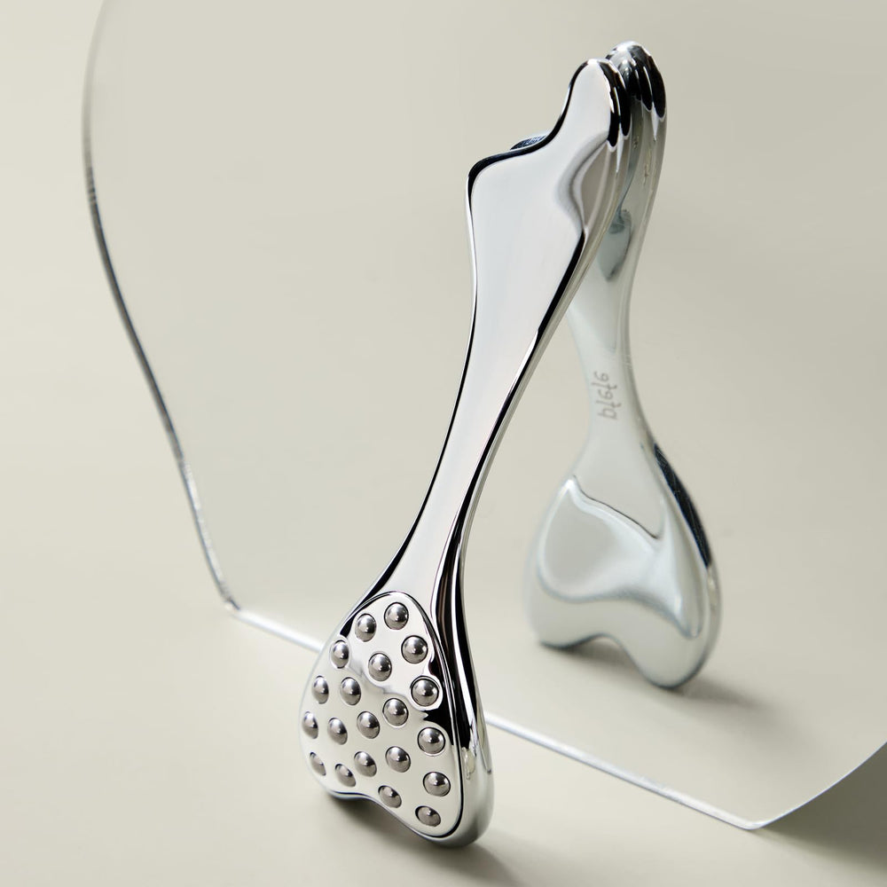 Pfefe dolphin roller features 20 mini rotating balls for precise facial massage.