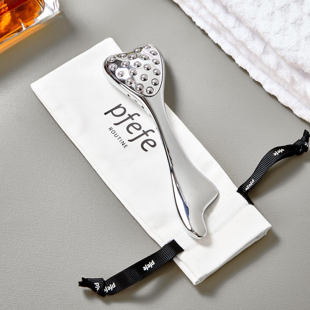 Pfefe face roller helps reduce puffiness and brighten under-eye areas.