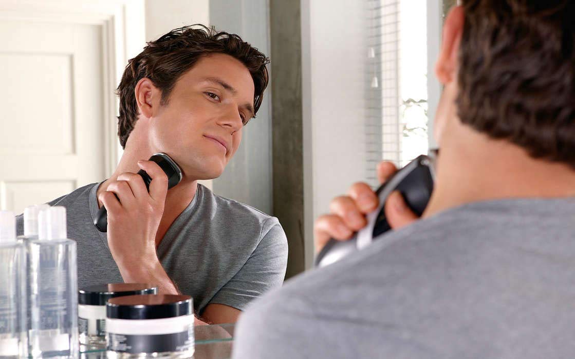 Philips Norelco three heads included image highlighting value and convenience