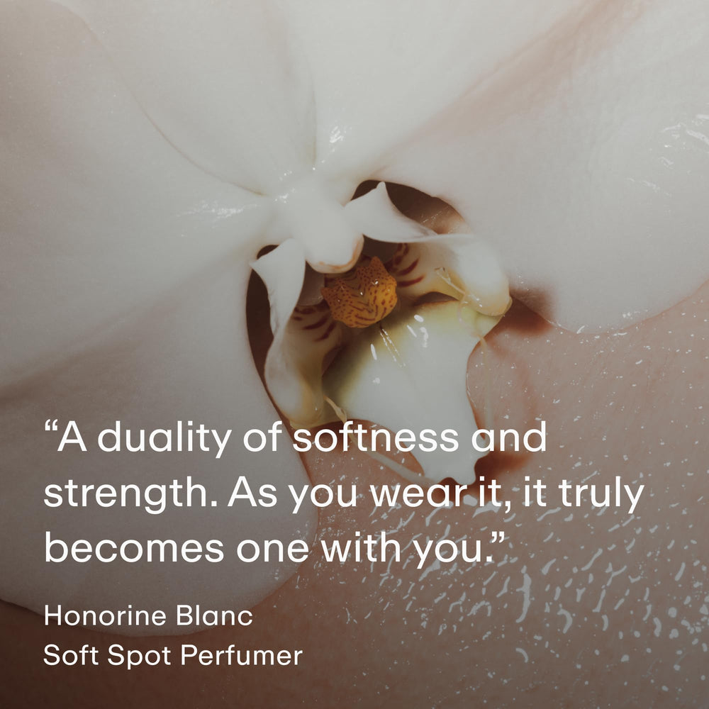 PHLUR Soft Spot jasmine petals and waterlily heart note close-up for floral core.