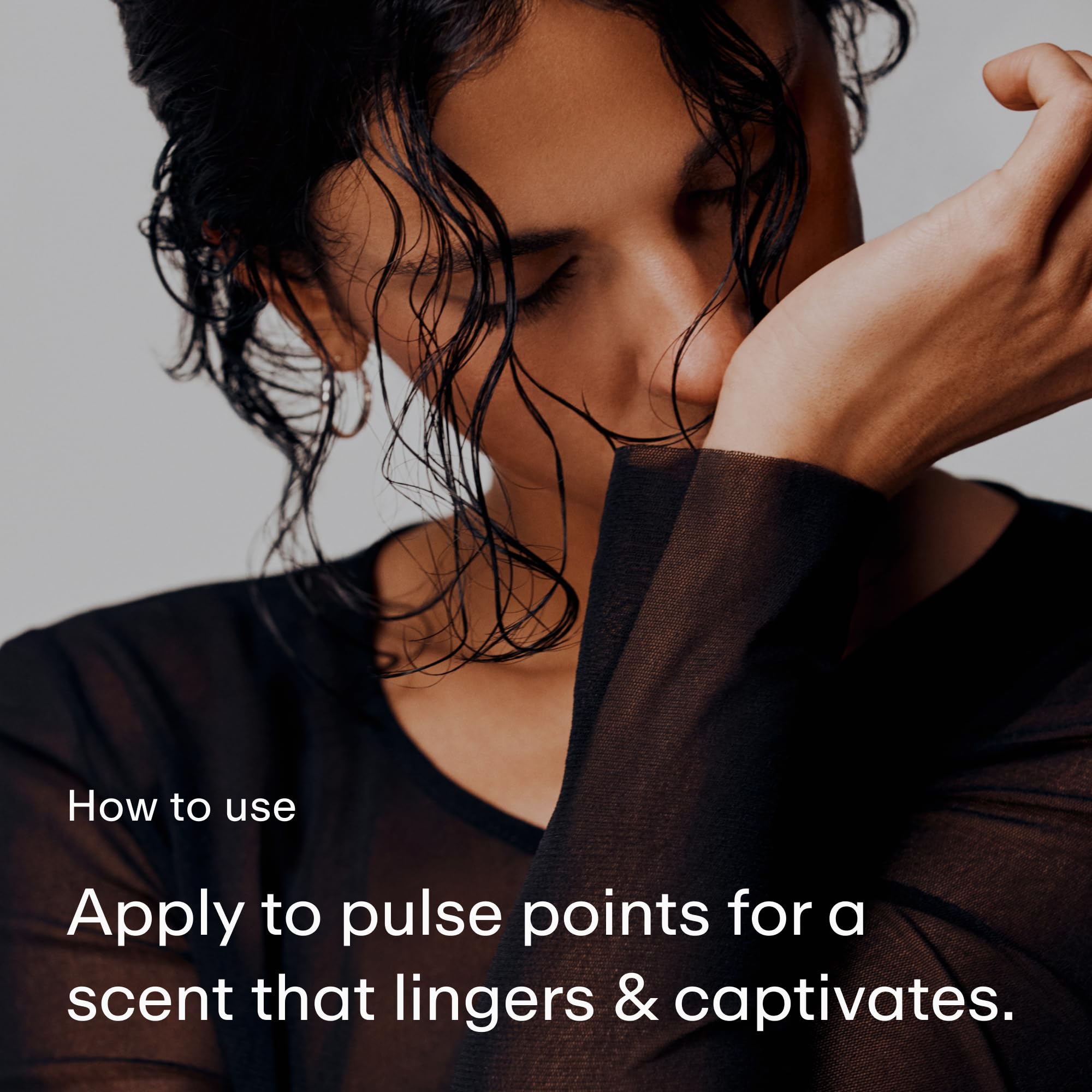 PHLUR Strawberry Letter spray action captures quick, fresh aroma release.