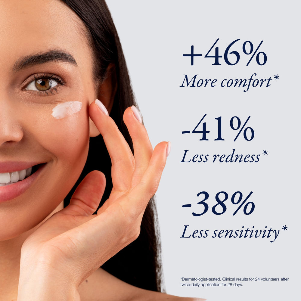 Phytomer Douceur Marine application motion shows gentle face and neck hydration.
