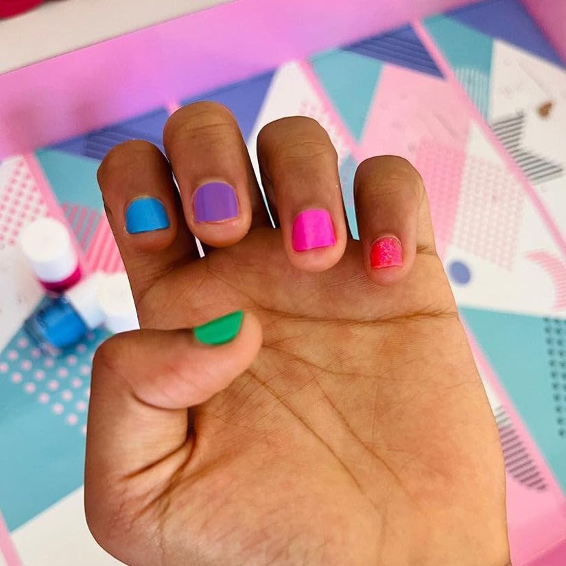 Vegan cruelty-free badge on Piggy Paint packaging