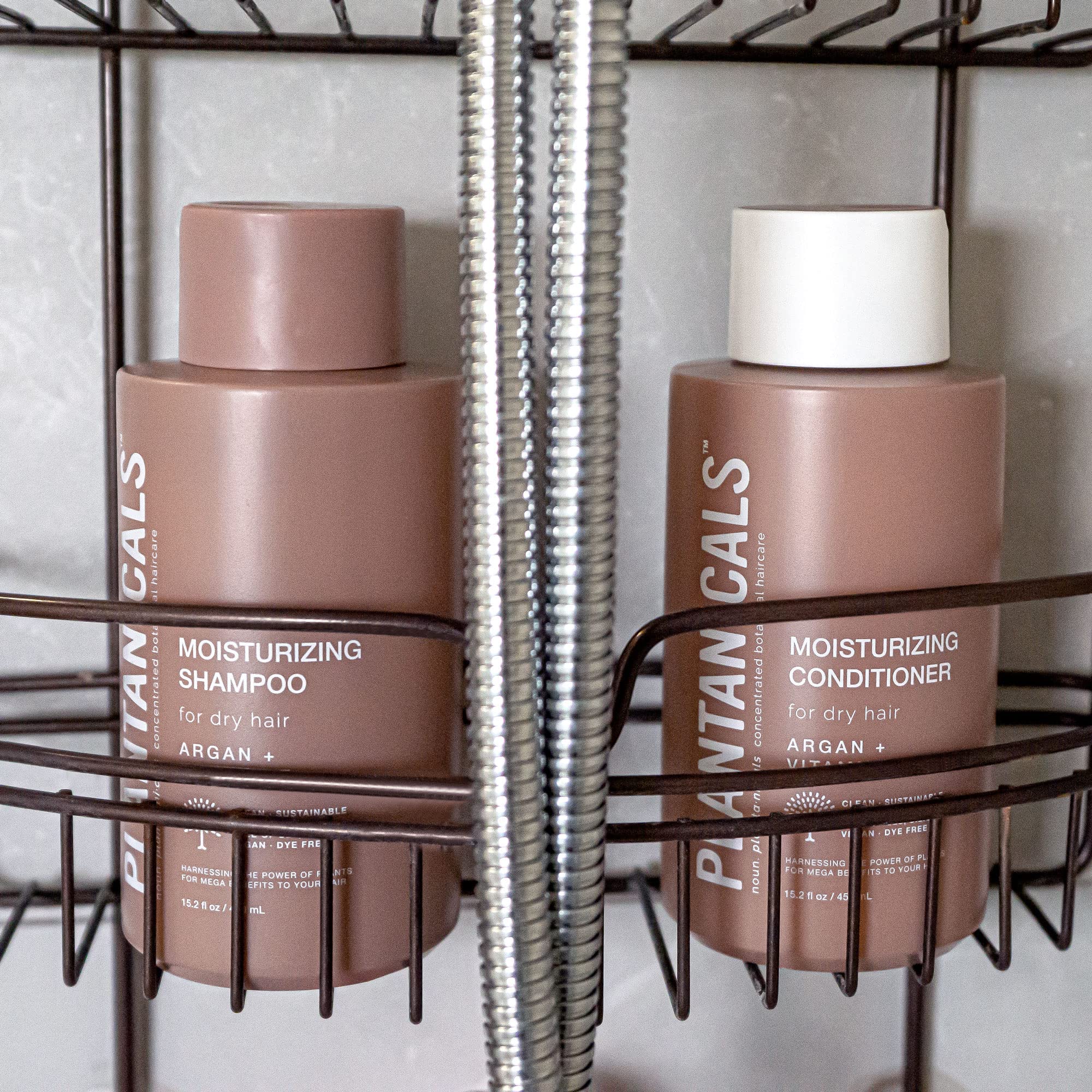 Plantanicals Moisturizing Conditioner application shows smoothing and manageability.