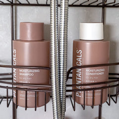 Plantanicals Moisturizing Conditioner application shows smoothing and manageability.