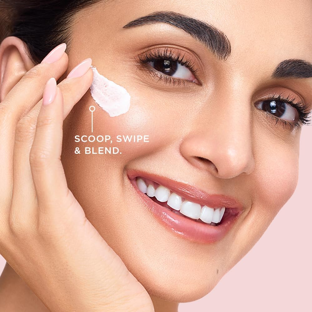 POND'S Bright Beauty skin texture close-up indicating even tone and glow.
