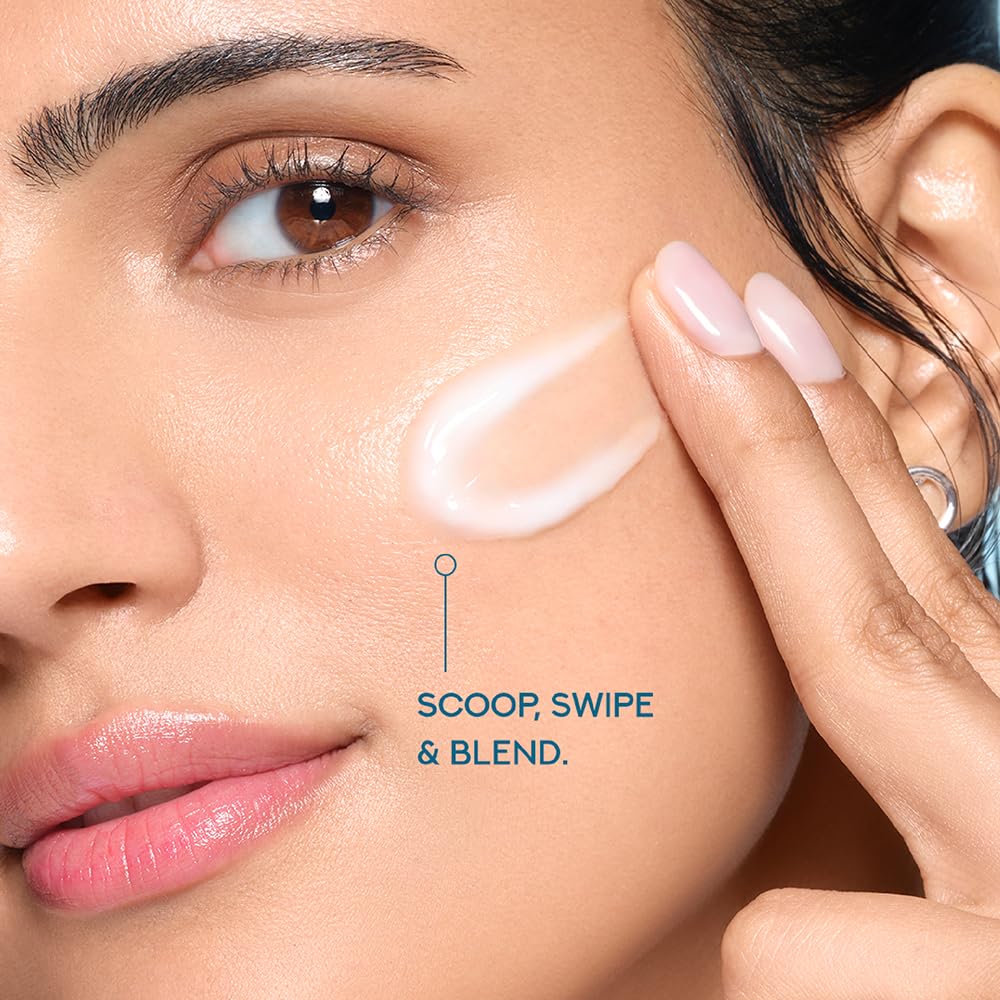POND'S Super Light Gel quickly absorbs, leaving a non-greasy finish