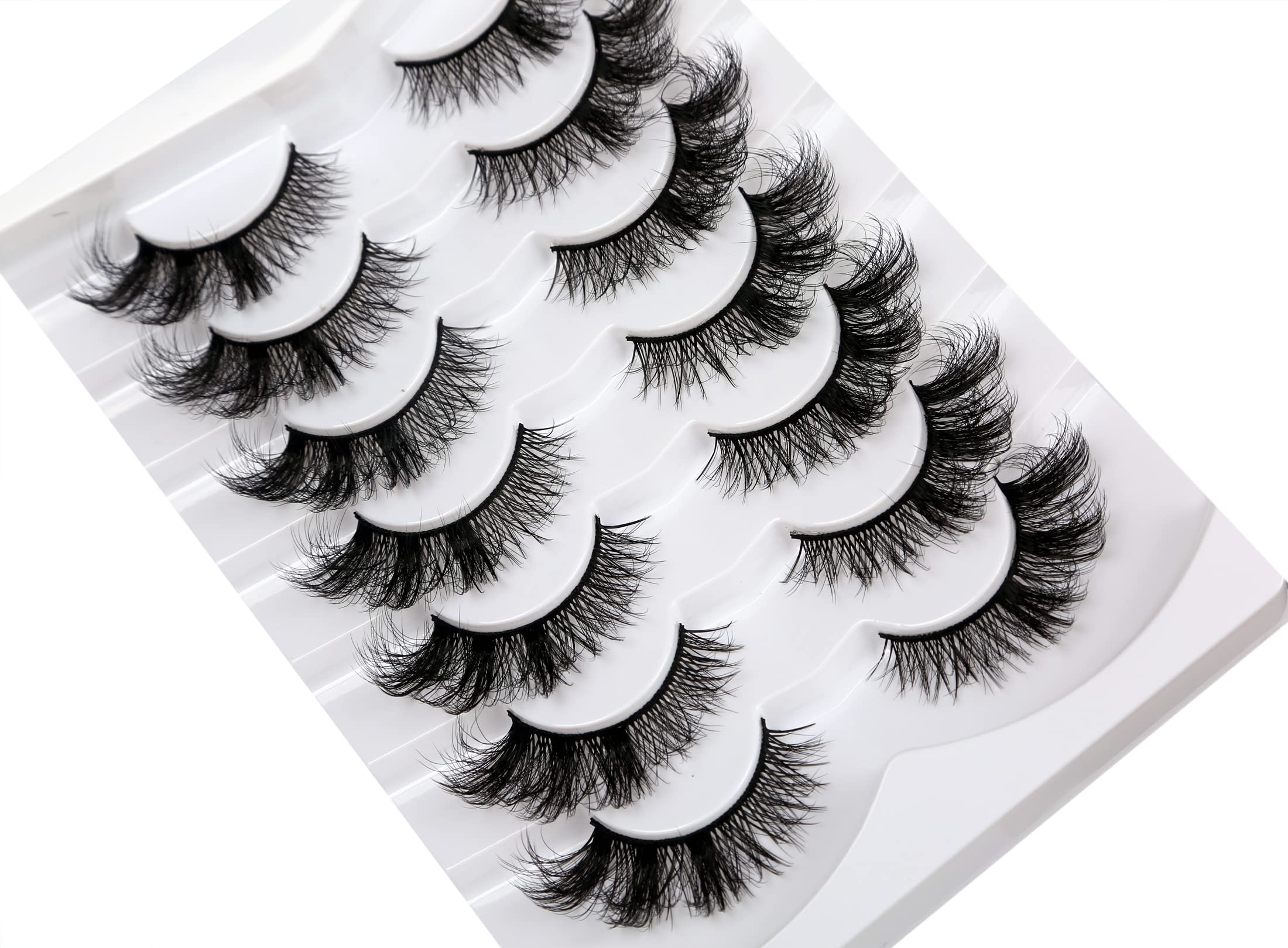 Pooplunch 8D Cat Eye Lashes easy to apply with lightweight band