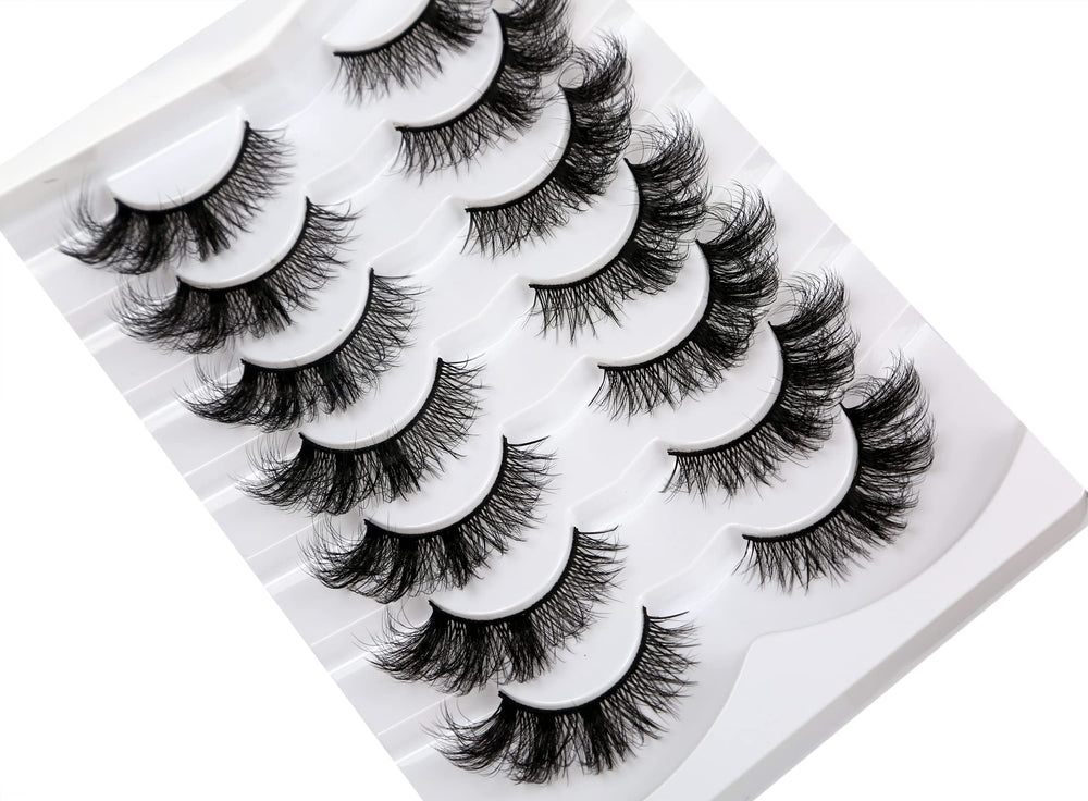 Pooplunch 8D Cat Eye Lashes easy to apply with lightweight band