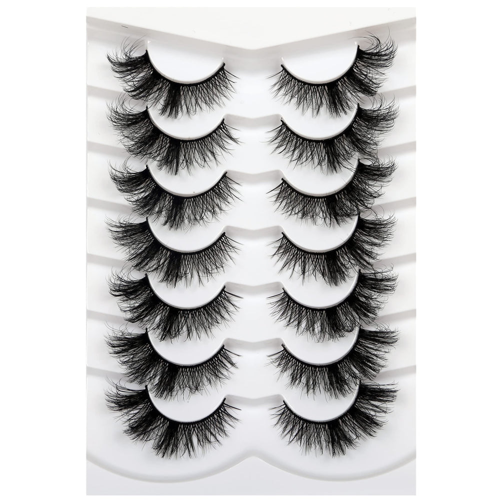 Pooplunch 8D Cat Eye Lashes close up shows silky fibers for fluttery definition