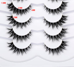 Pooplunch 8D silk lashes close-up showing ultra-thin fibers.