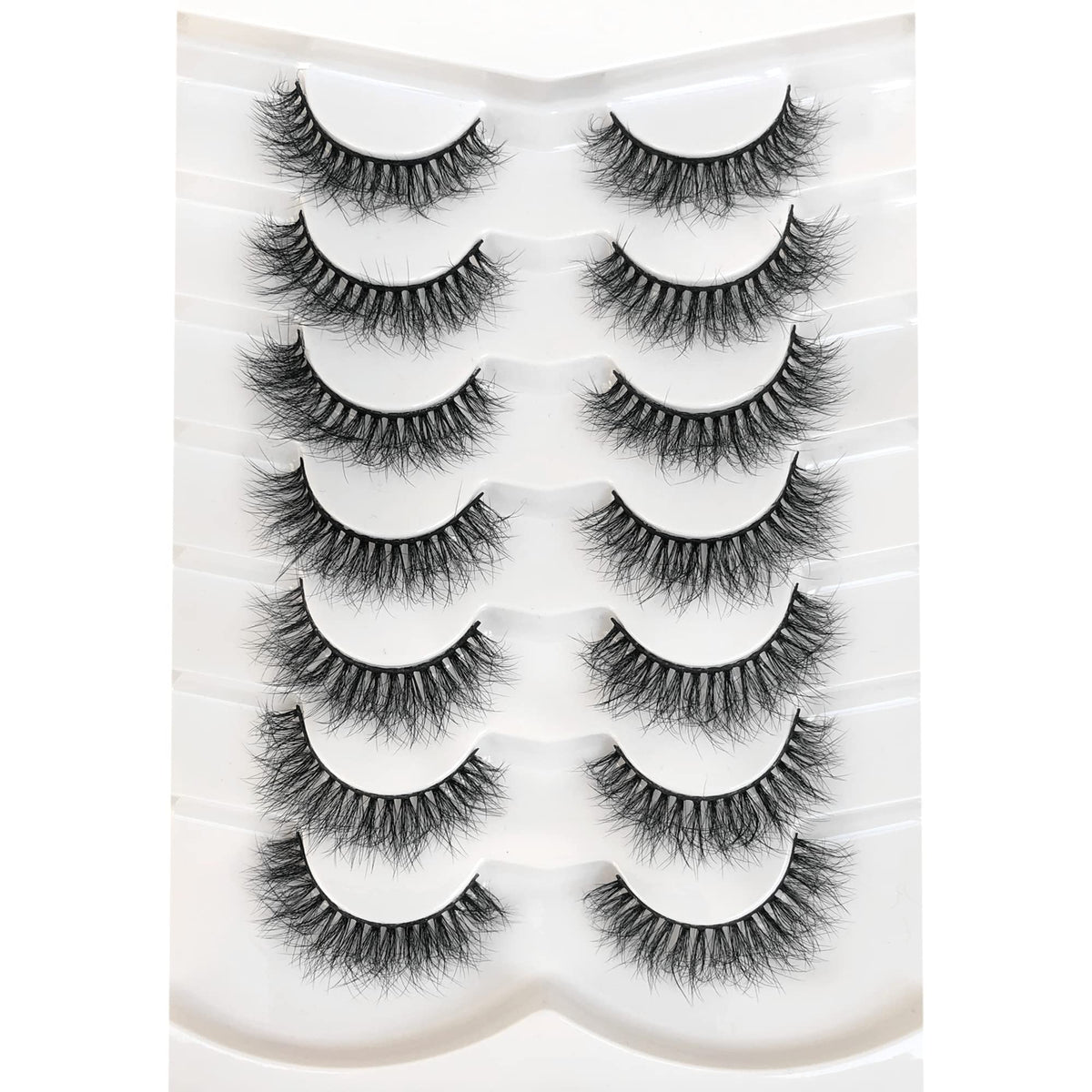 Pooplunch 8D silky lash for a natural flutter and soft feel.