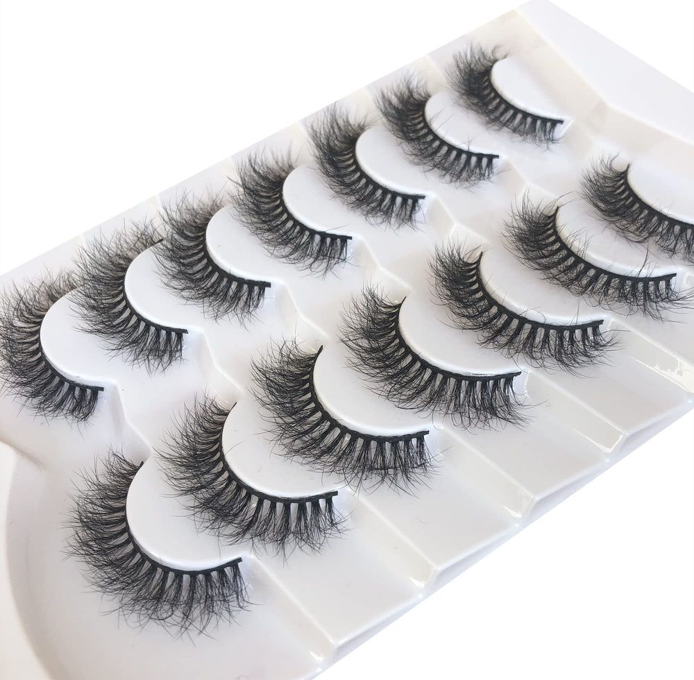 Pooplunch easy-application lashes for quick daily glam.