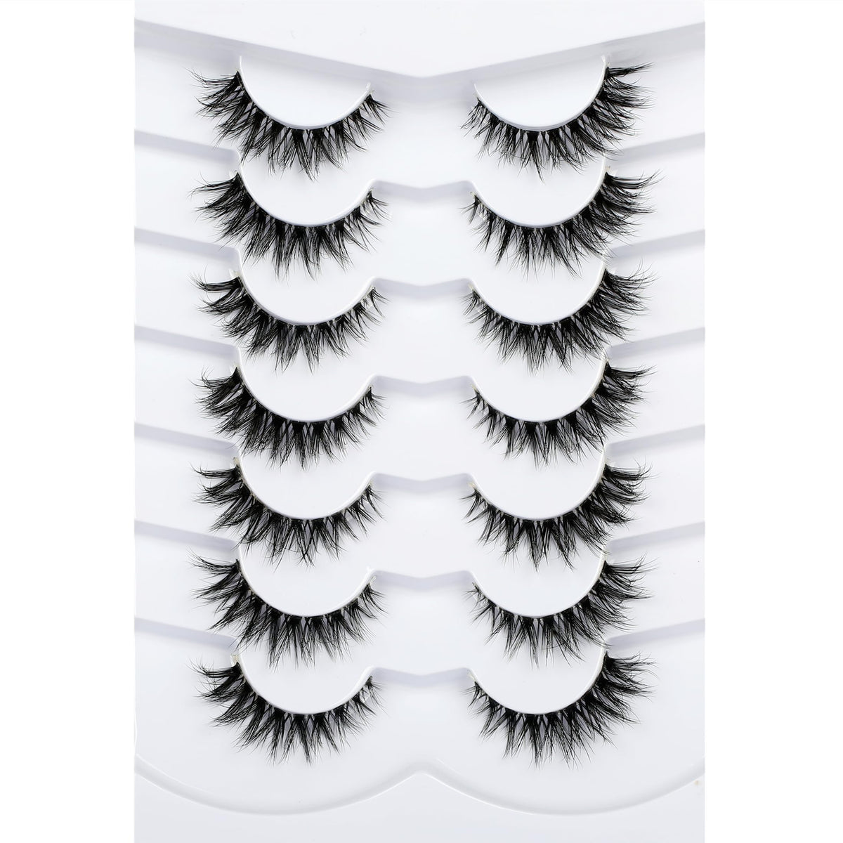 Pooplunch false eyelashes with invisible band for a natural cat-eye look.