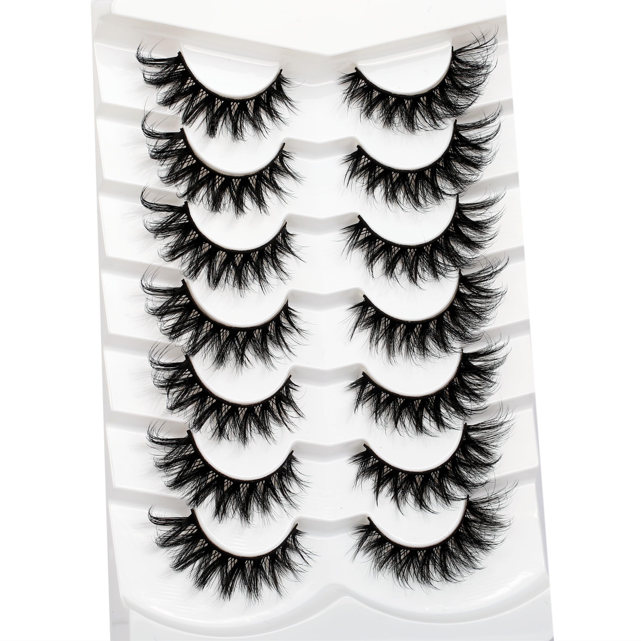 Pooplunch faux mink lashes feel soft and cruelty-free for comfortable wear.