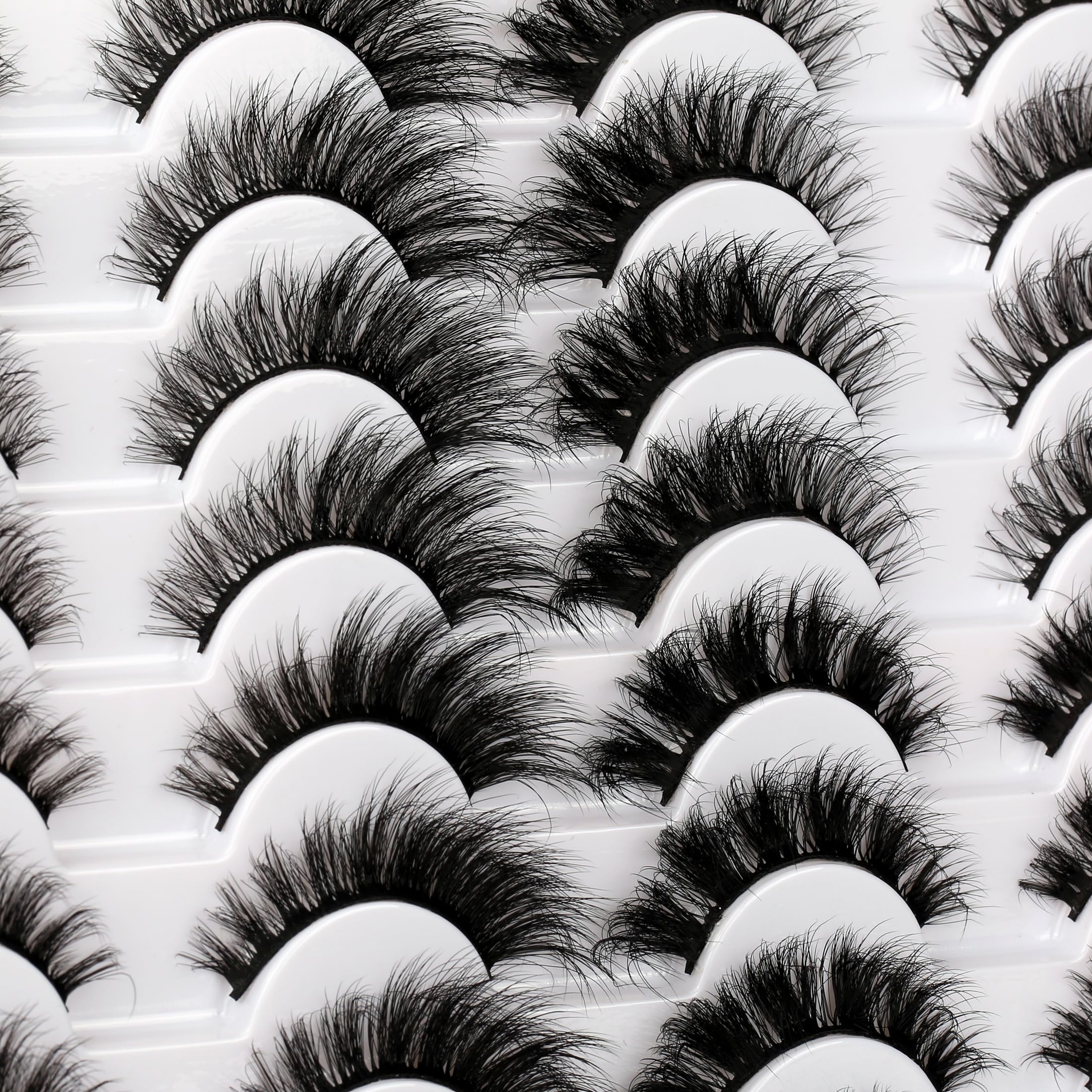 Pooplunch fox-eye look lashes add dramatic curvature for evening looks.