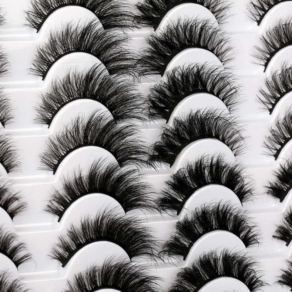 Pooplunch fox-eye look lashes add dramatic curvature for evening looks.