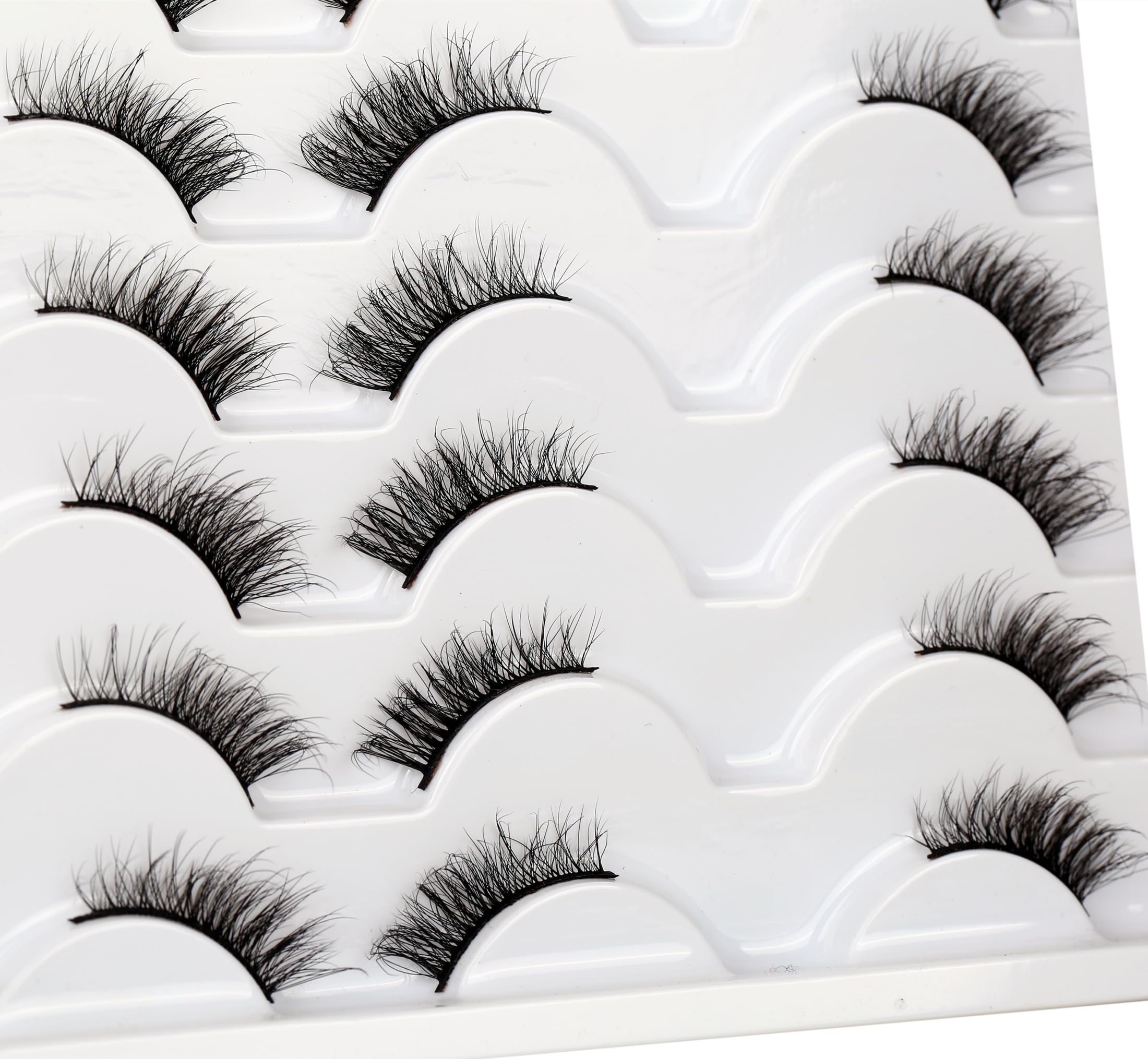 Pooplunch half lashes in light synthetic fibers for easy application.