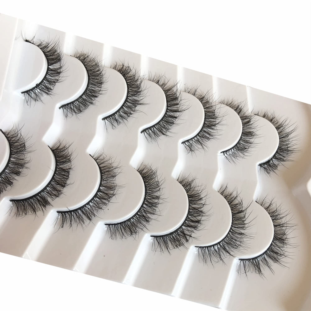 Pooplunch wispy fluttery lashes close-up with cat-eye effect.